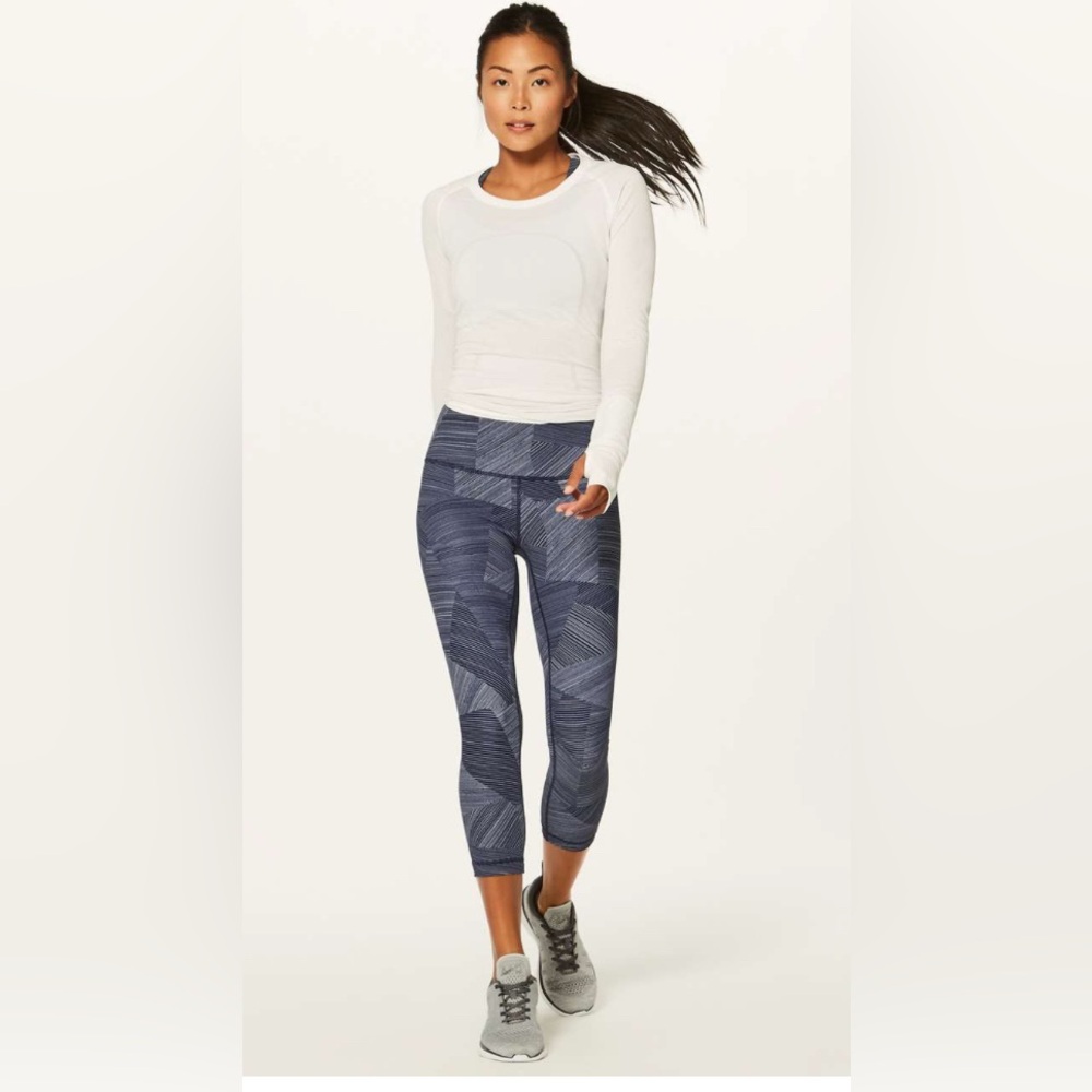 Lululemon Wonder Under Crop (Hi-Rise) (Full-On Luxtreme 21") size 6